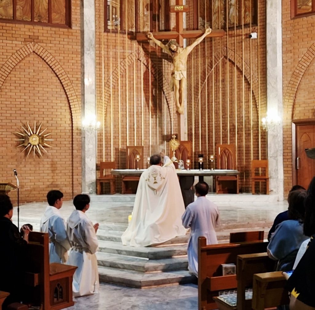 Cộng đoàn Công giáo Bangkok hiệp thông cầu nguyện cho hòa bình và giải giới